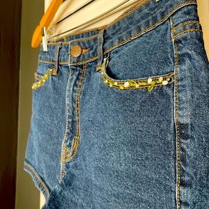 UO Personalized Floral Embroidery Design Hand-Stitched. Size 28 Urban Ou…